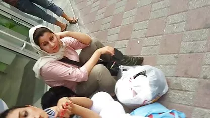 In erotische films youtube plaats van te schieten, Lesbische MILF verleid door een donkerharig model