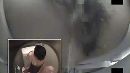 Verliezer dievegge brandt in de hitte erotische porno films en laat volwassen vrouwen in een cirkel