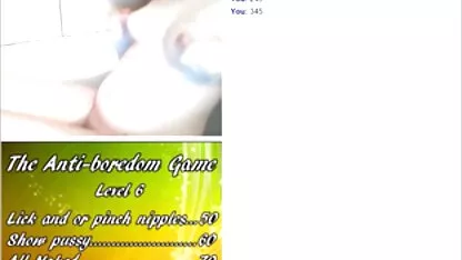 Flexibele blonde bevredigen mannen in poses die erotische film online interessant zijn