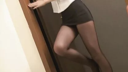 Twee Russische studenten brachten een orgasme met een leraar. soft erotische film