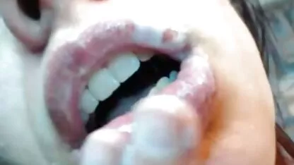 Kukold het seksmonster van z erotisch filmpjes ' n vriendin die met een vriend omgaat.