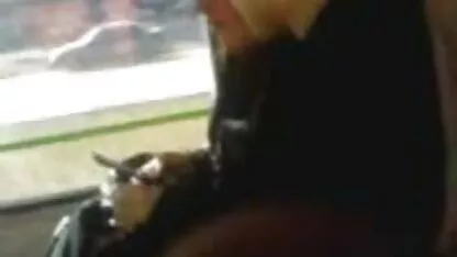Blondine neukt zichzelf met twee gratis erotische film kijken lullen.