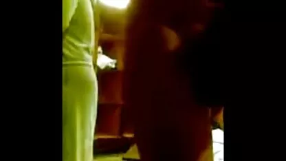 Pornografie de familie van een zwangere vrouw en korte erotische filmpjes haar man waren pluizig met een orale streling