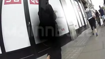 Op de erotische film youtube bank gaat de masseur jonge brunette vaginaal nat binnen.