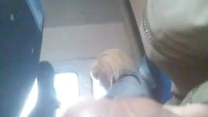 Ouders neukten erotische massages films de vriendin van zijn dochter.