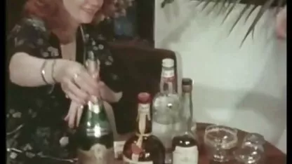 Een zakenman erotische film porno kwam naar twee vriendinnen en ze hebben een triootje.
