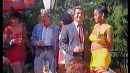 Meisje cumshot door een lid van een erotische film sterke
