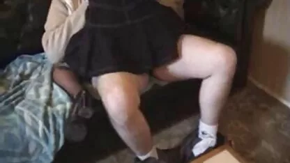 Moeder laat haar zoon dronken de beste erotische films worden en haar neuken.