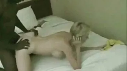 Brunette die gratis erotische films vreemdgaat met zo ' n leuke jonge man.