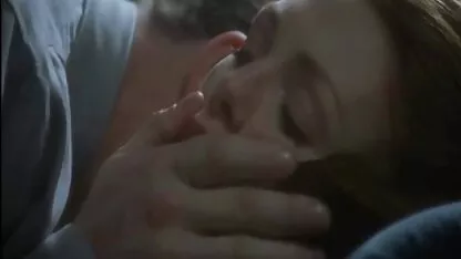 Russische mannen worden wakker en erotiche films vrijen met haar vriend.