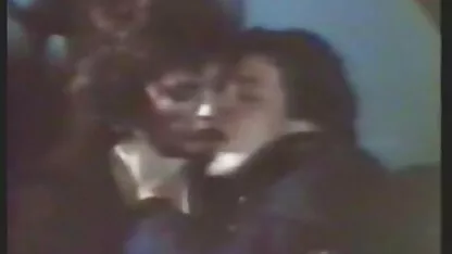 De erotisch films man die zijn vriendin bezoekt om zijn verlangen te vervullen
