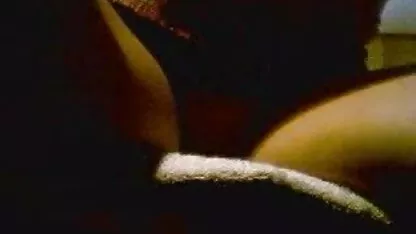 Jongens Rusland speelt constant met de beste erotische films vagina van een meisje