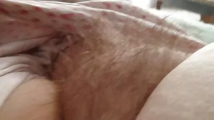Meisje met korte rokken in de kast, vagina en gratis erotiche films masturbatie.