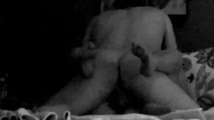 Een man neemt graag pornografische foto ' s van de eerste persoon als een brunette haar mond neemt. erotische filmpjes gratis