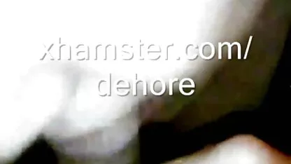 Het meisje-een sterk meisje met erotiekfilms grote borsten die een lul zuigen voor een man samen