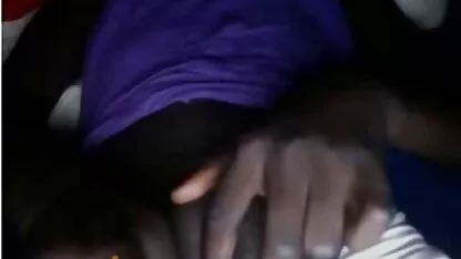 De erotische seks filmpjes mens geeft een orgasme dat onvergetelijk is voor brunette