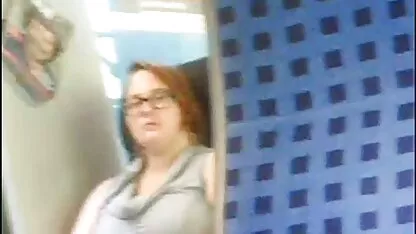 Ze neukte blond met een GROTE bout in de korte erotische film vagina en mooie kont.