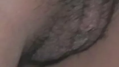 Volwassen brunette zit op het gezicht van een nieuwe vriend, en in ruil krijg je een wilde erotiese films pik
