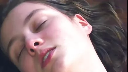 Voet fetisj gratis erotiekfilms thuis een mooi meisje met zachte voeten