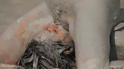 Roodharige dieren hanteren erotische movie kippenvet