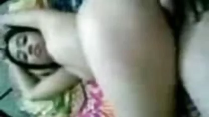 Een erotische massages films taxichauffeur rijdt om in de auto.