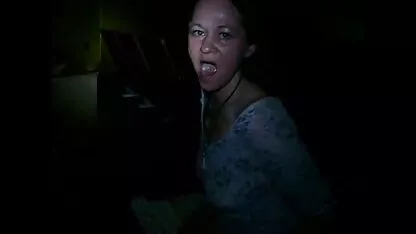 Zelfgemaakte anale seks met blond in erotieke films kousen
