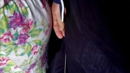 Een man scheurde leden van soft erotische filmpjes een strakke hete brunette