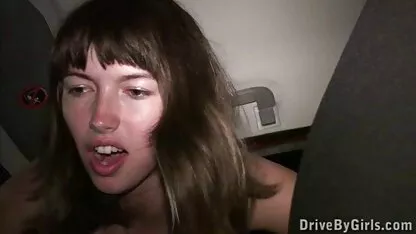 Een oudere moeder film erotiek geboeid haar zoon en zette incest thuis op.