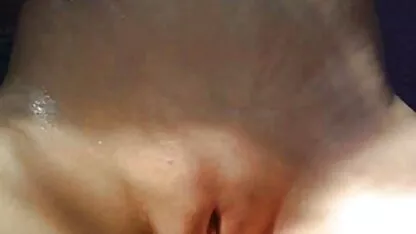 Interessant, een mooi meisje geeft gratis erotiekfilms de lener natte vagina