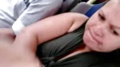 Homo seks gekke Bruinharige lesbiennes in een rijdende erotische films youtube auto