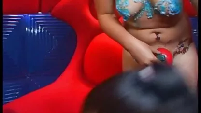 Luxe vrouwen met zoete masturbatie van een lange erotische film met verhaal penis