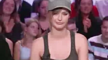 Zjigalo Rusland nam de teef mee op erotiche filmpjes weg naar seks.