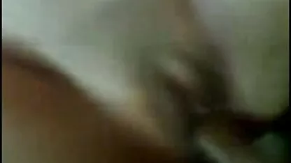 Roodharige hoer laat strakke borsten zien in erotisch geklets. erotisch films
