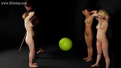 Heel mooie erotiche films Erotica van een Russisch meisje in zwarte kousen