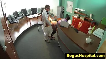 Aziatische seks in de badkamer filmpjes erotiek met camera