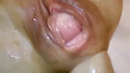 Hij hielp leden van de blonde mooie erotische filmpjes die masturbeerde.