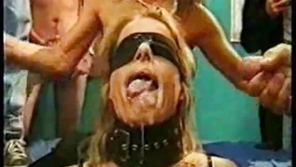 Een roodharige trut zuigt lul voor een erotische massages films kerel om een goed geluid te maken.