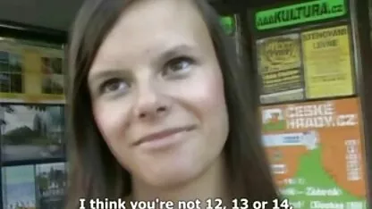 Lesbiennes aftrekken terwijl ze porno erotische film youtube kijken.