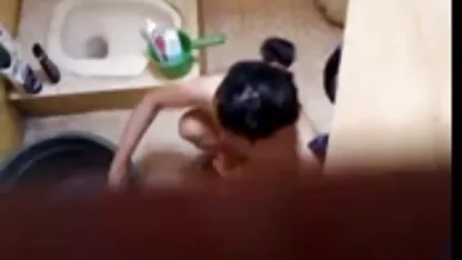 De man vastgebonden met gratis erotiche films een touw, en dan seks hebben voor hem