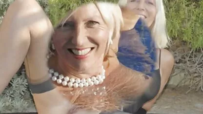 Blonde MILF erotische tv serie met prachtige melkvingerende natte gaten op webcam