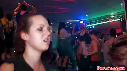 Schattige geschoren man neuken voor sexy gratis erotische filmpjes brunette