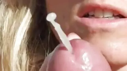 Seks met de erotische film youtube brunette zonder de camera gênant